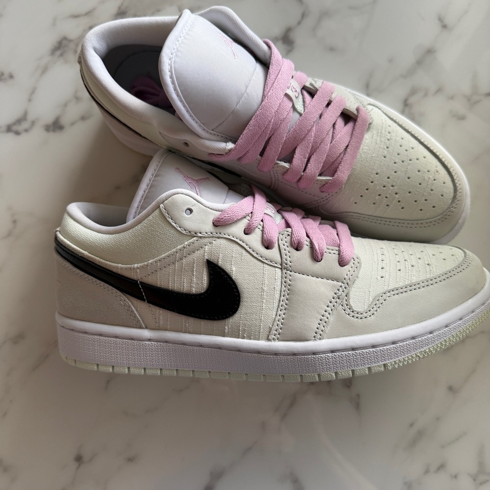NEW Wmns Air Jordan 1 Low SE 'Barely Green', Size 9 - Picture 4 of 12